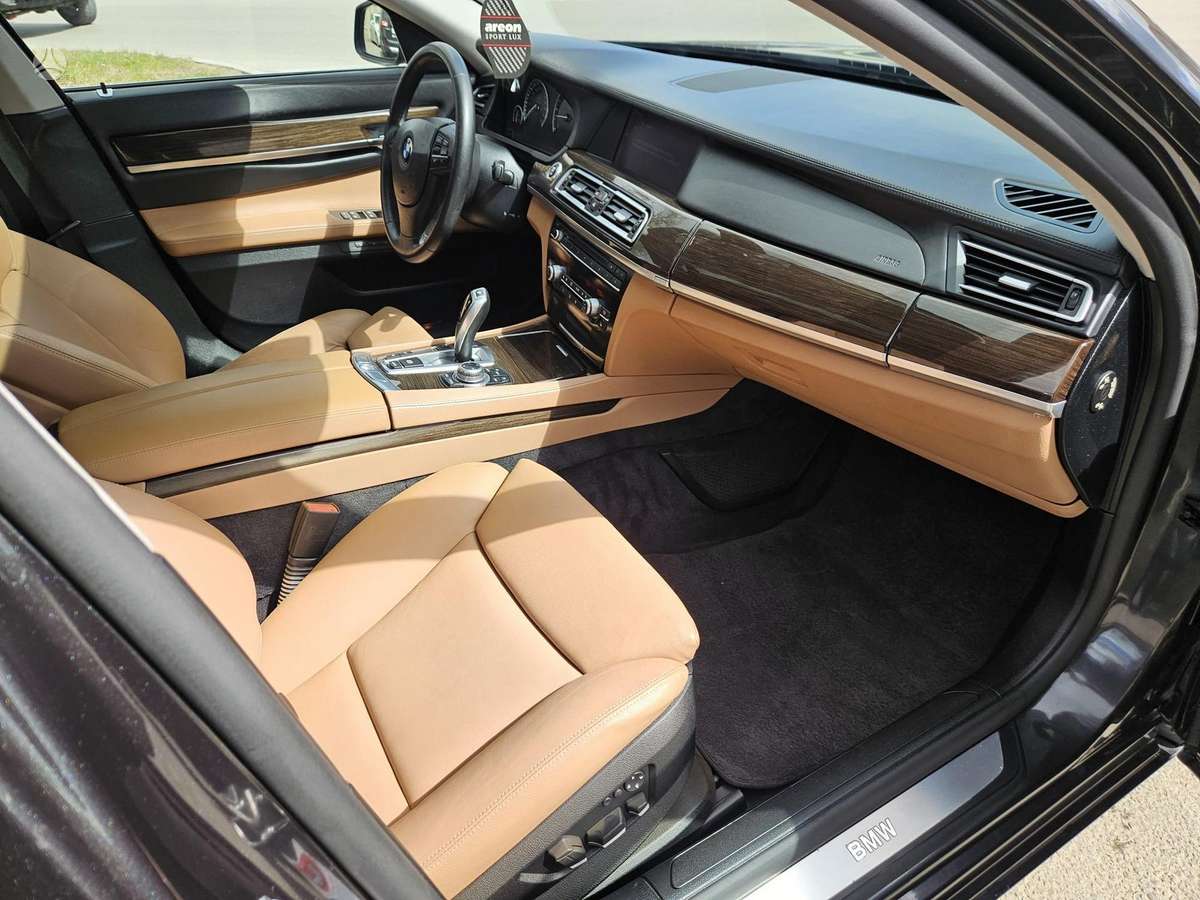 BMW 730, 3.0 l., Седан