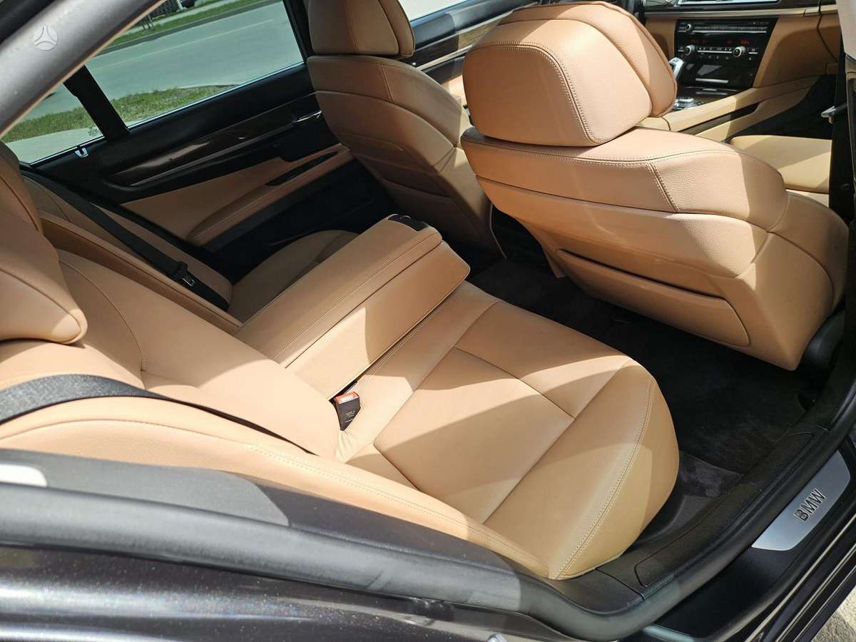 BMW 730, 3.0 l., Седан
