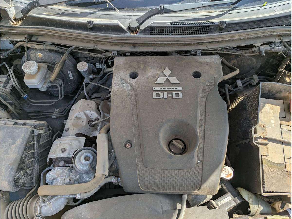 Mitsubishi L200 engine