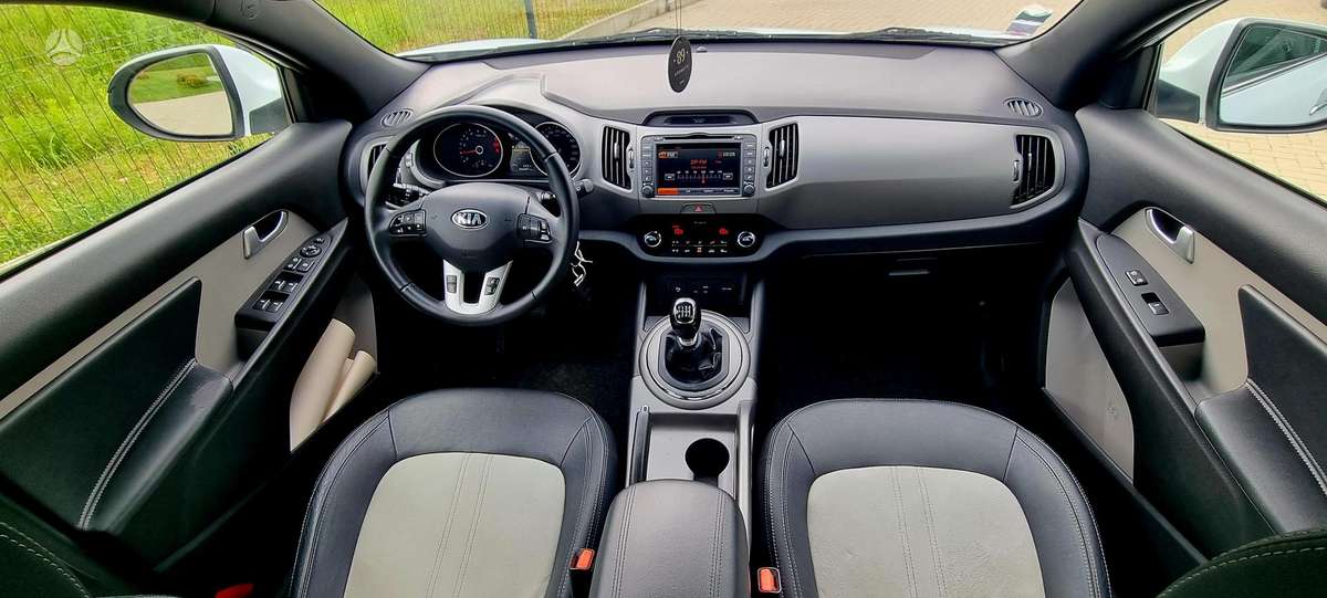 Kia Sportage, 1.7 l., off-road / crossover