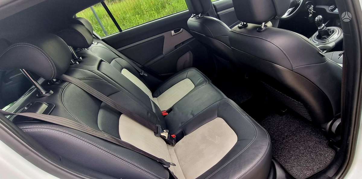Kia Sportage, 1.7 l., off-road / crossover