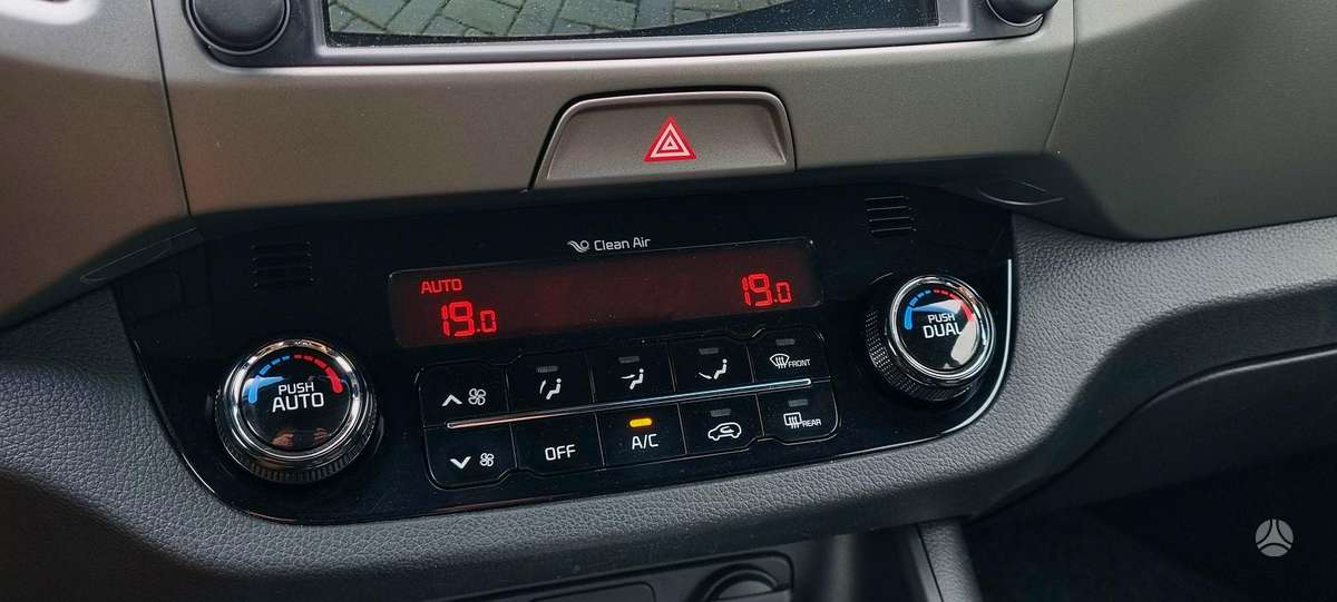 Kia Sportage, 1.7 l., off-road / crossover