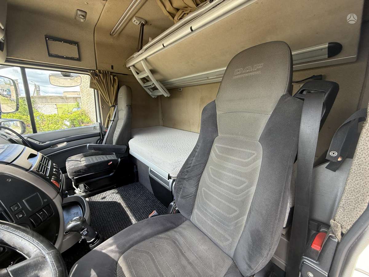 DAF XF105.460 MANUAL, double sleeper