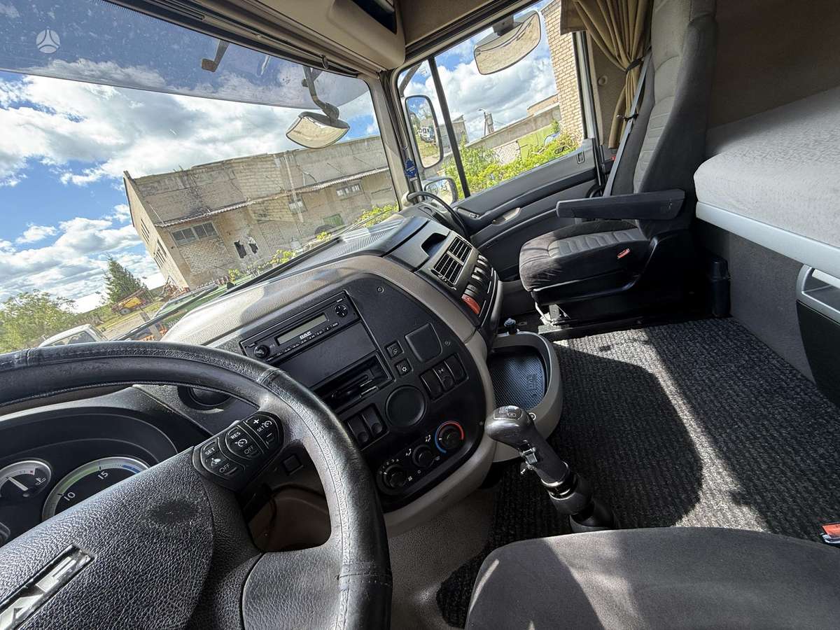 DAF XF105.460 MANUAL, double sleeper