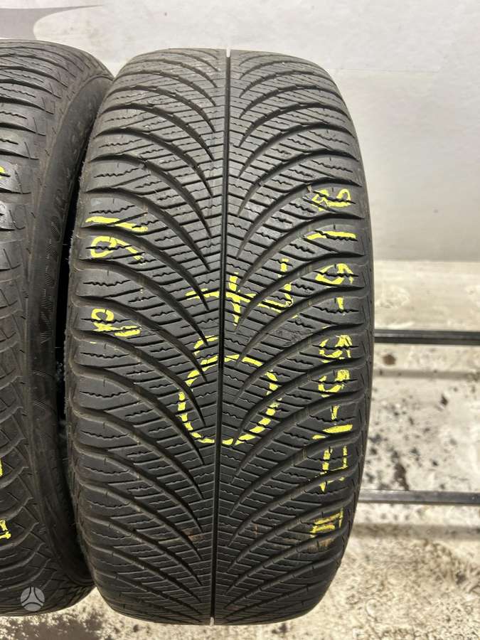 Goodyear Vector4Seasons Gen-2, universalios 215/55 R17