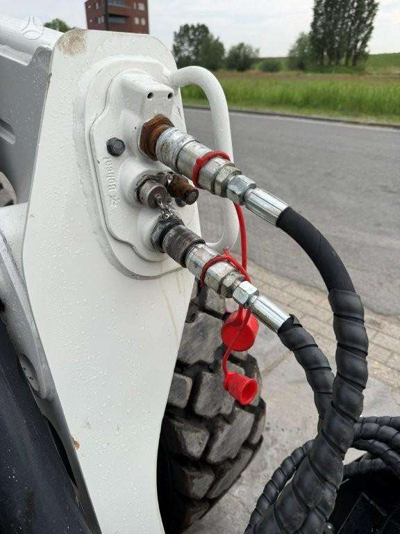 Bobcat S550, mini loaders