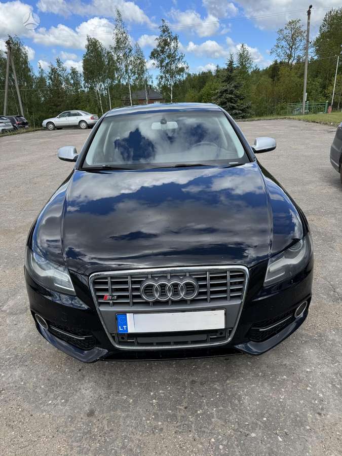 Audi A4, 2.0 l., Седан