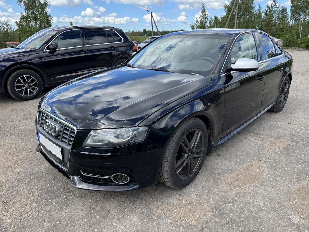 Audi A4, 2.0 l., Седан