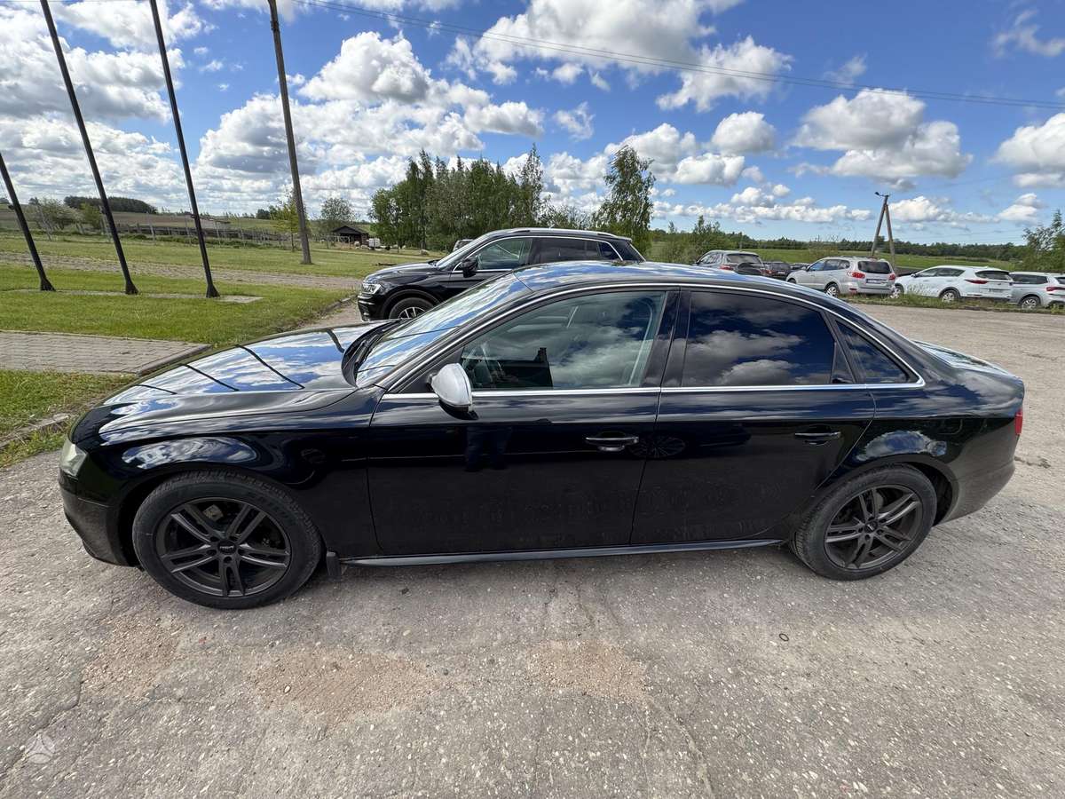 Audi A4, 2.0 l., Седан