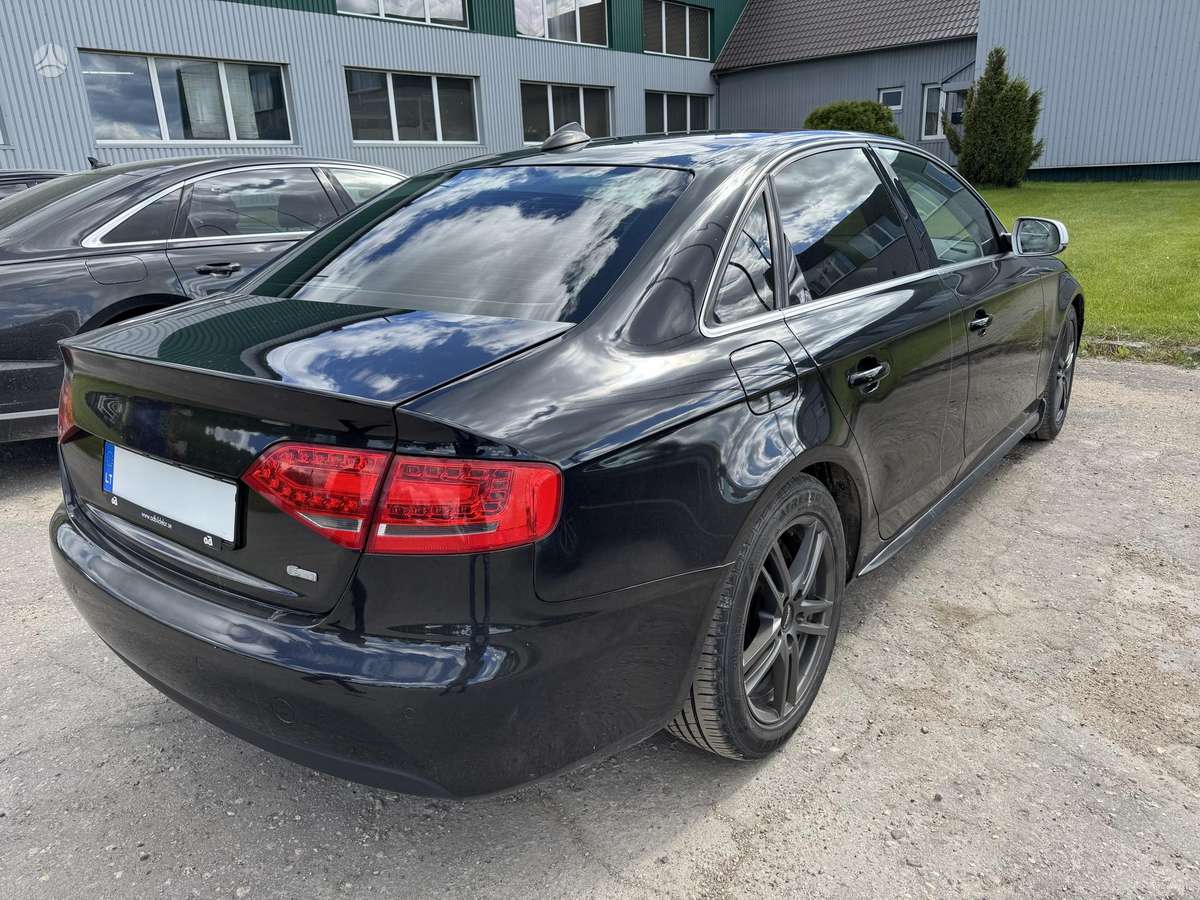 Audi A4, 2.0 l., Седан