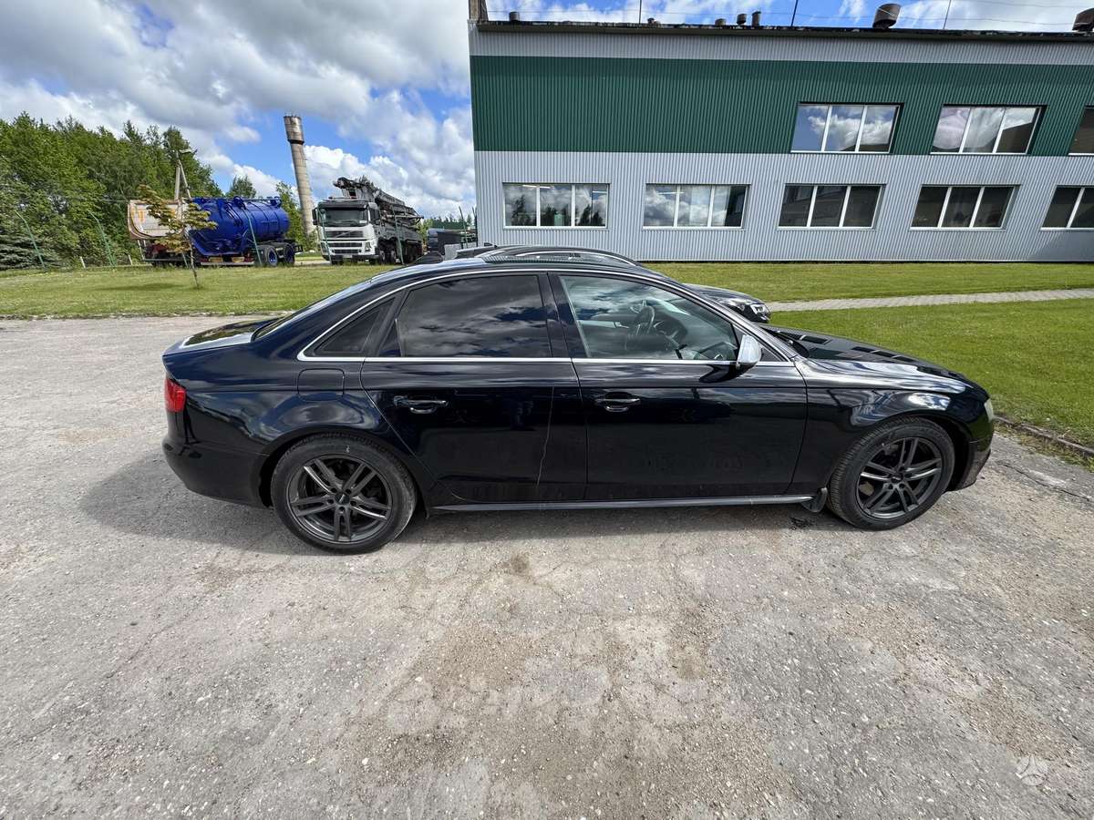 Audi A4, 2.0 l., Седан