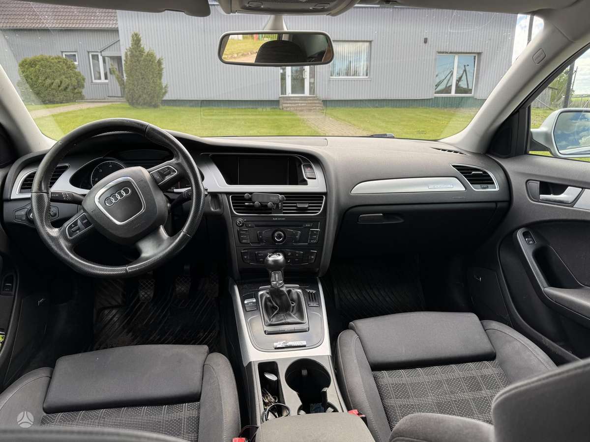 Audi A4, 2.0 l., Седан