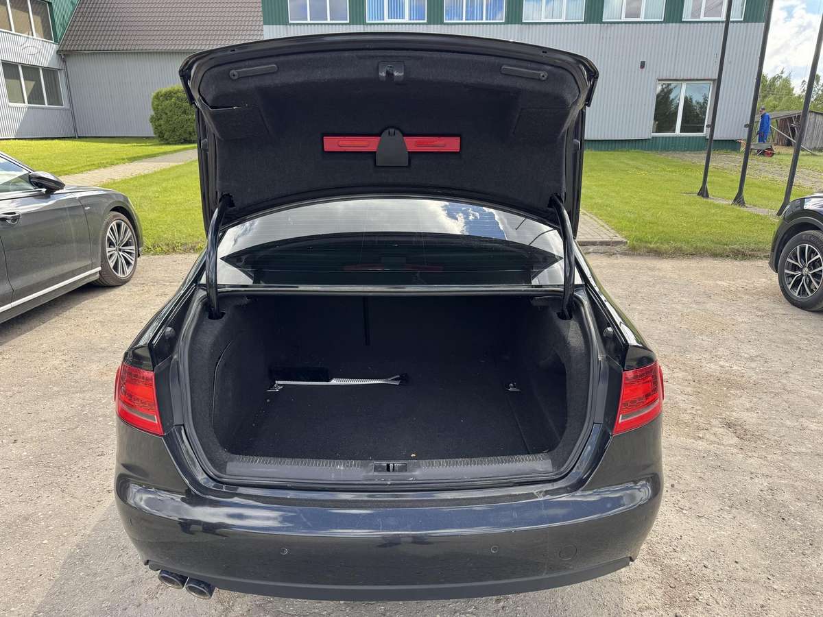 Audi A4, 2.0 l., Седан