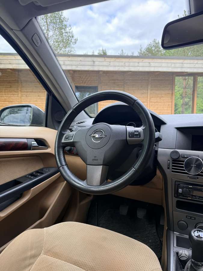 Opel Astra, 1.6 l., hatchback