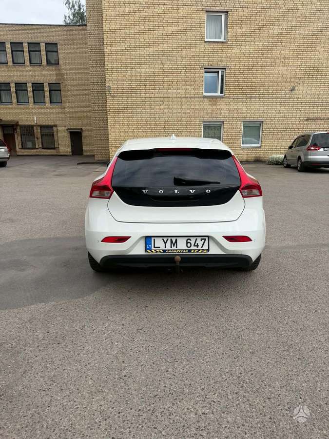 Volvo V40, 1.6 l., hatchback
