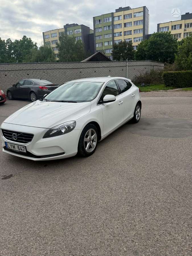 Volvo V40, 1.6 l., hatchback