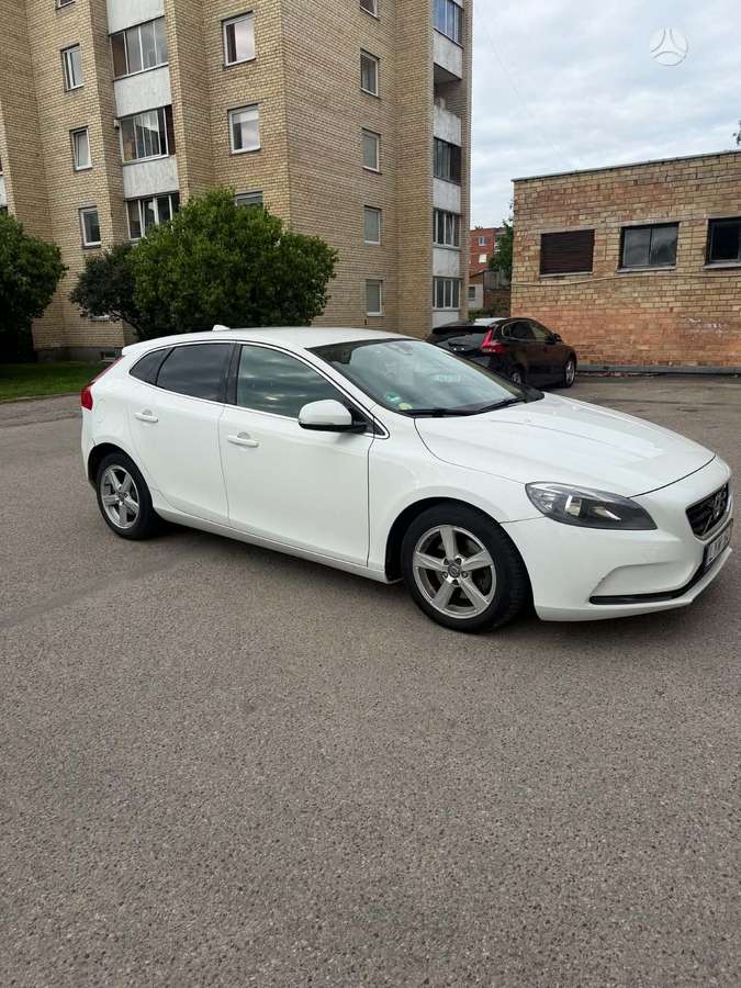 Volvo V40, 1.6 l., hatchback