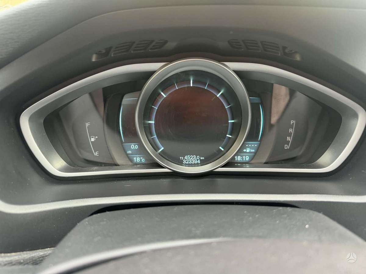 Volvo V40, 1.6 l., hatchback