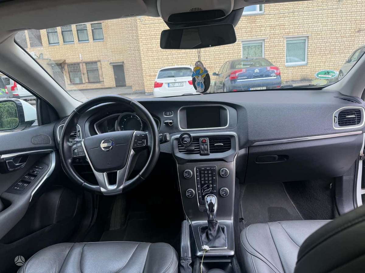 Volvo V40, 1.6 l., hatchback