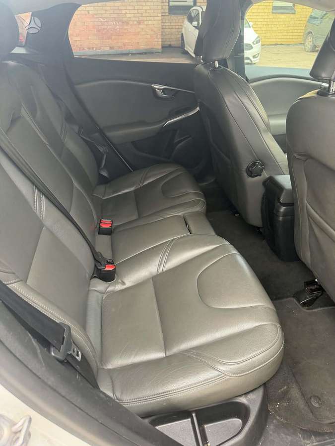 Volvo V40, 1.6 l., hatchback