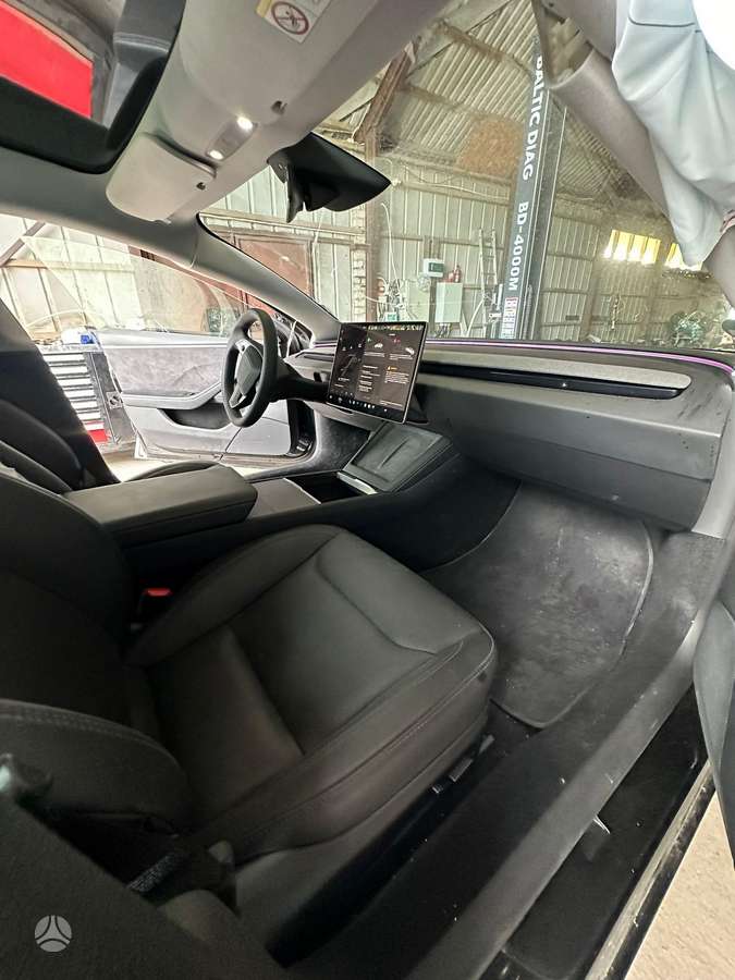 Tesla Model 3, hatchback