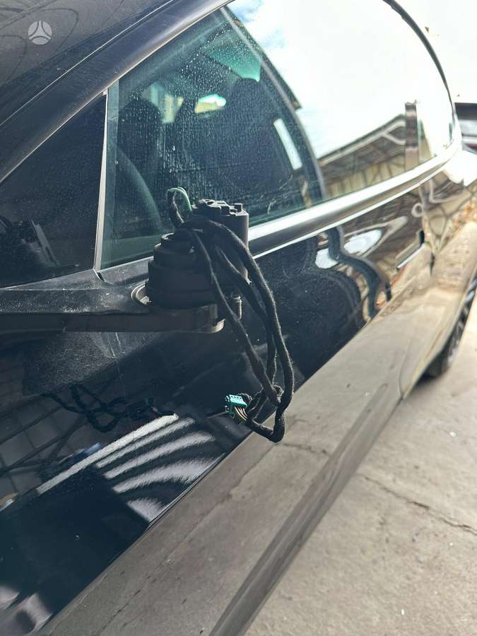Tesla Model 3, hatchback