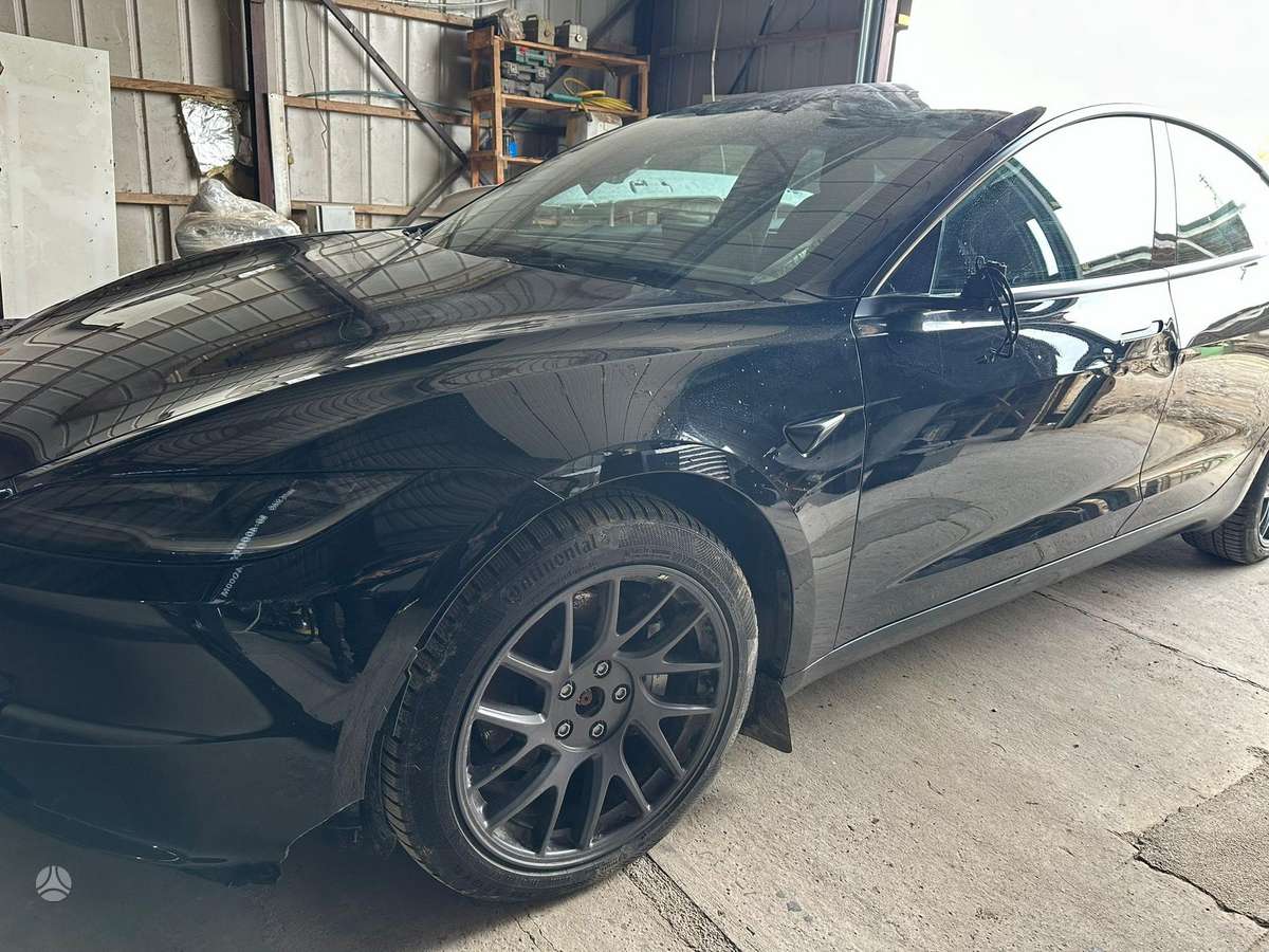Tesla Model 3, hatchback
