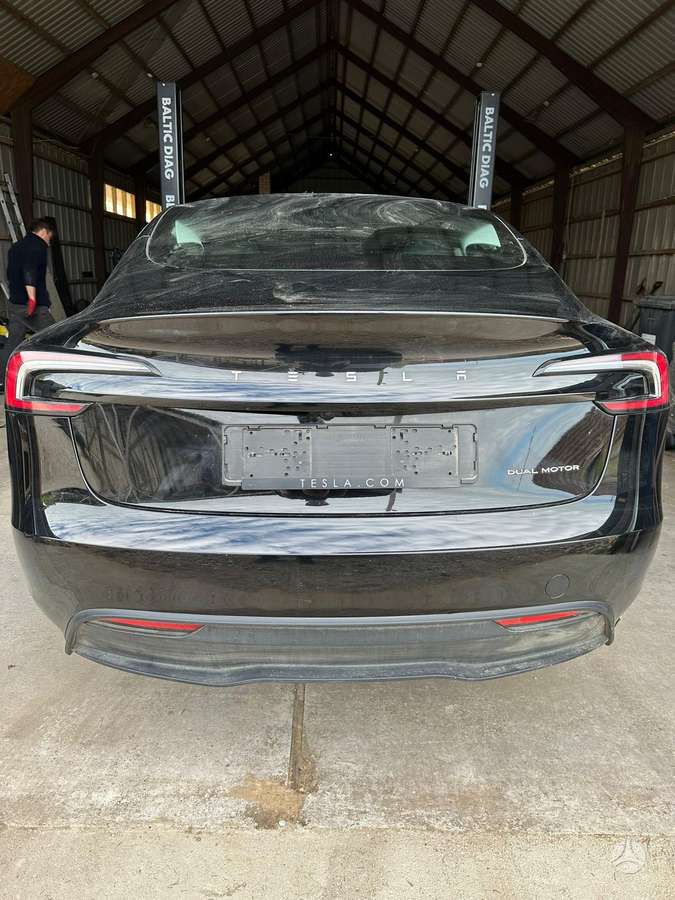 Tesla Model 3, hatchback