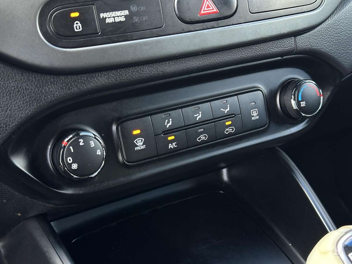 Kia Carens, 1.7 l., Минивэн