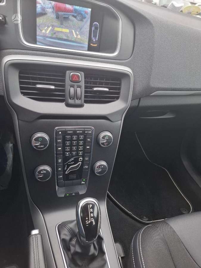Volvo V40, 1.6 l., hatchback