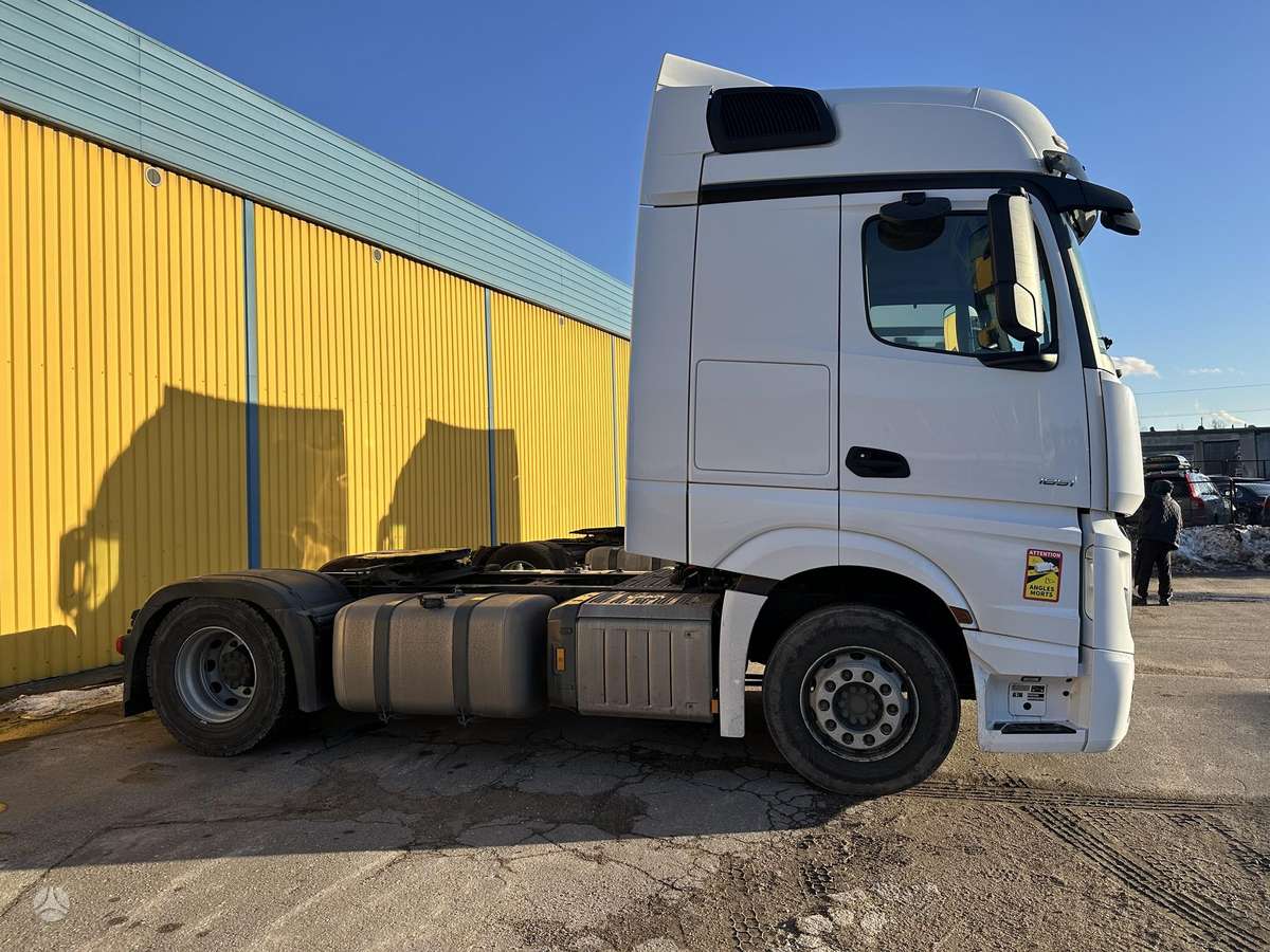 Mercedes-Benz Actros 1851L BigSpace, double sleeper