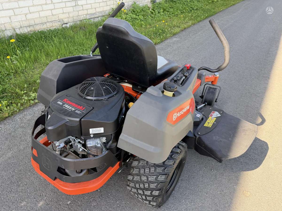 Husqvarna Z248F, садовые тракторы