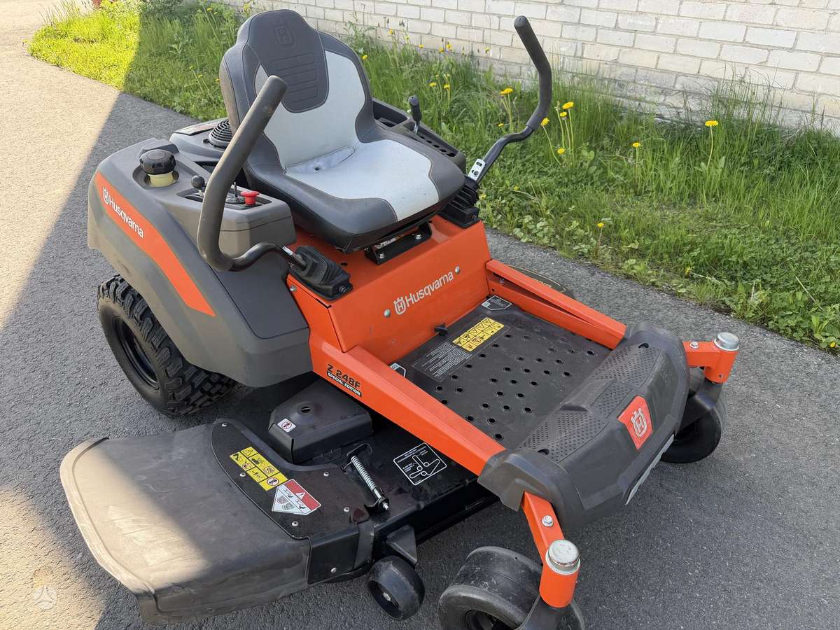 Husqvarna Z248F, садовые тракторы