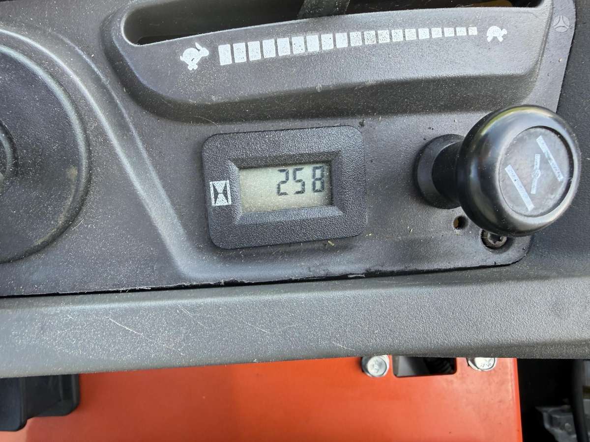 Husqvarna Z248F, садовые тракторы