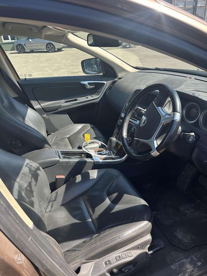 Volvo XC60 по частям. Detaliu pristatymas