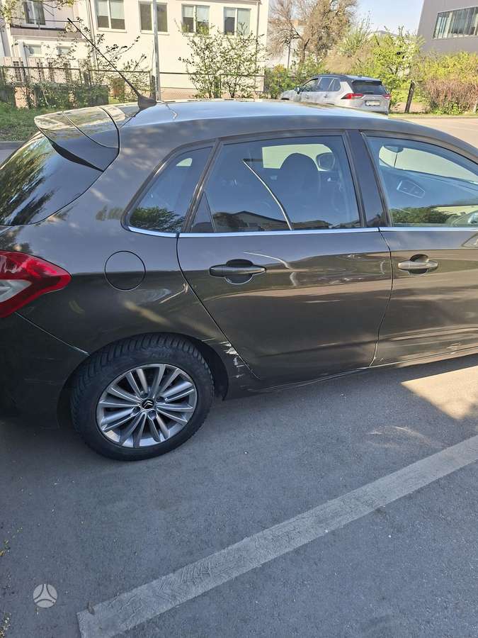 Citroen C4, 1.6 l., hatchback