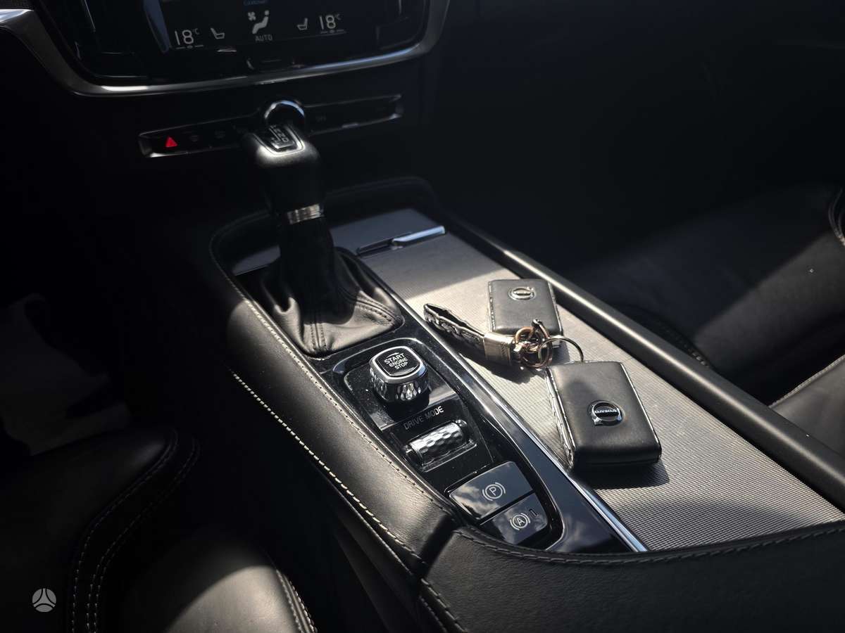 Volvo S90, 2.0 l., Седан