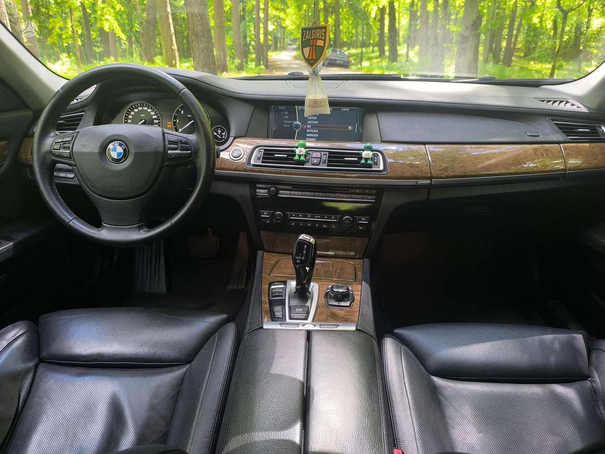 BMW 730, 3.0 l., Седан