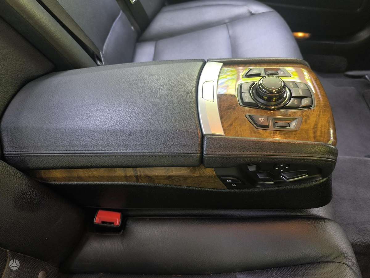 BMW 730, 3.0 l., Седан
