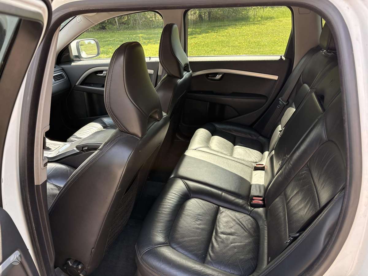 Volvo XC70 - 8