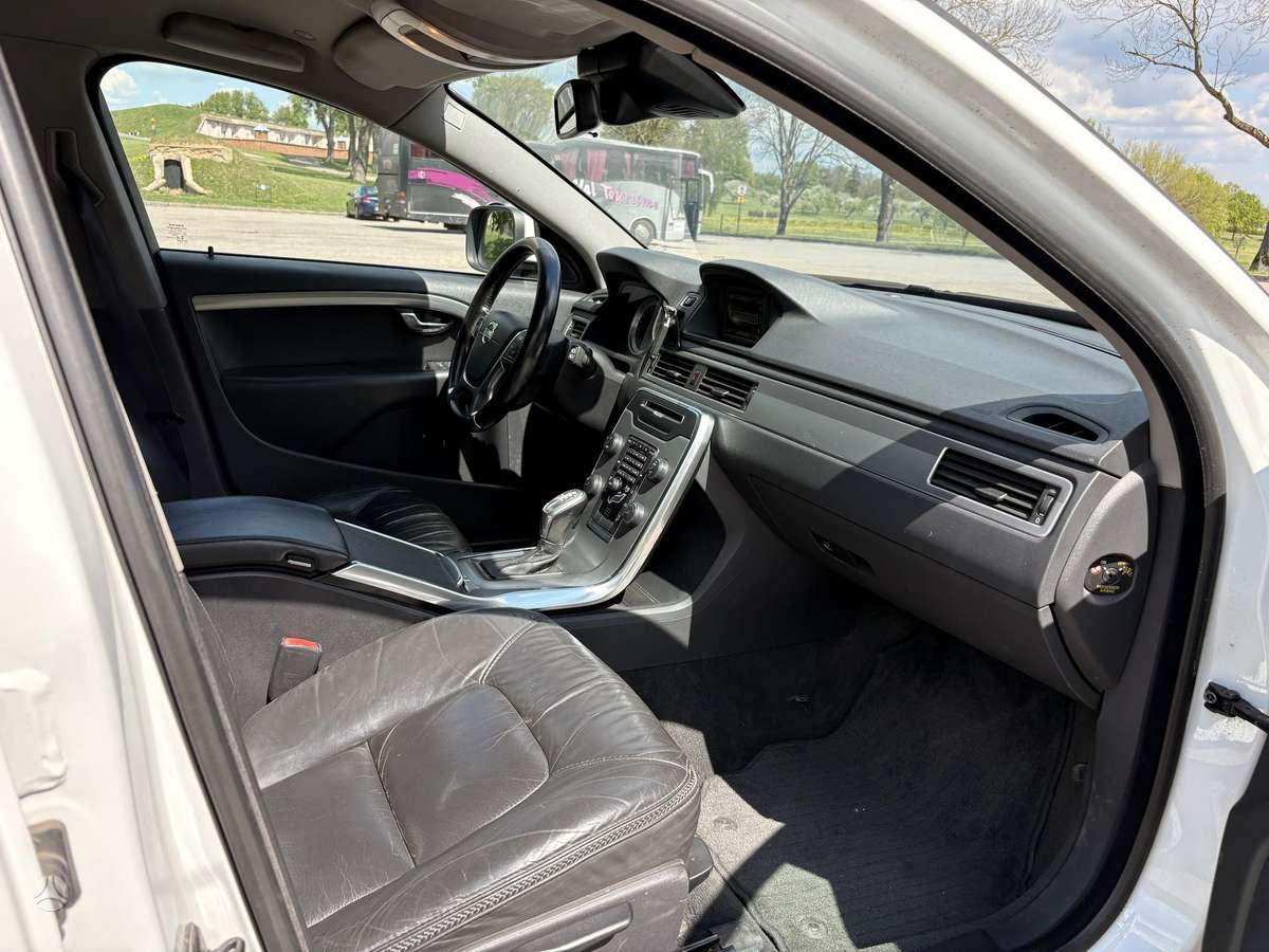 Volvo XC70 - 9
