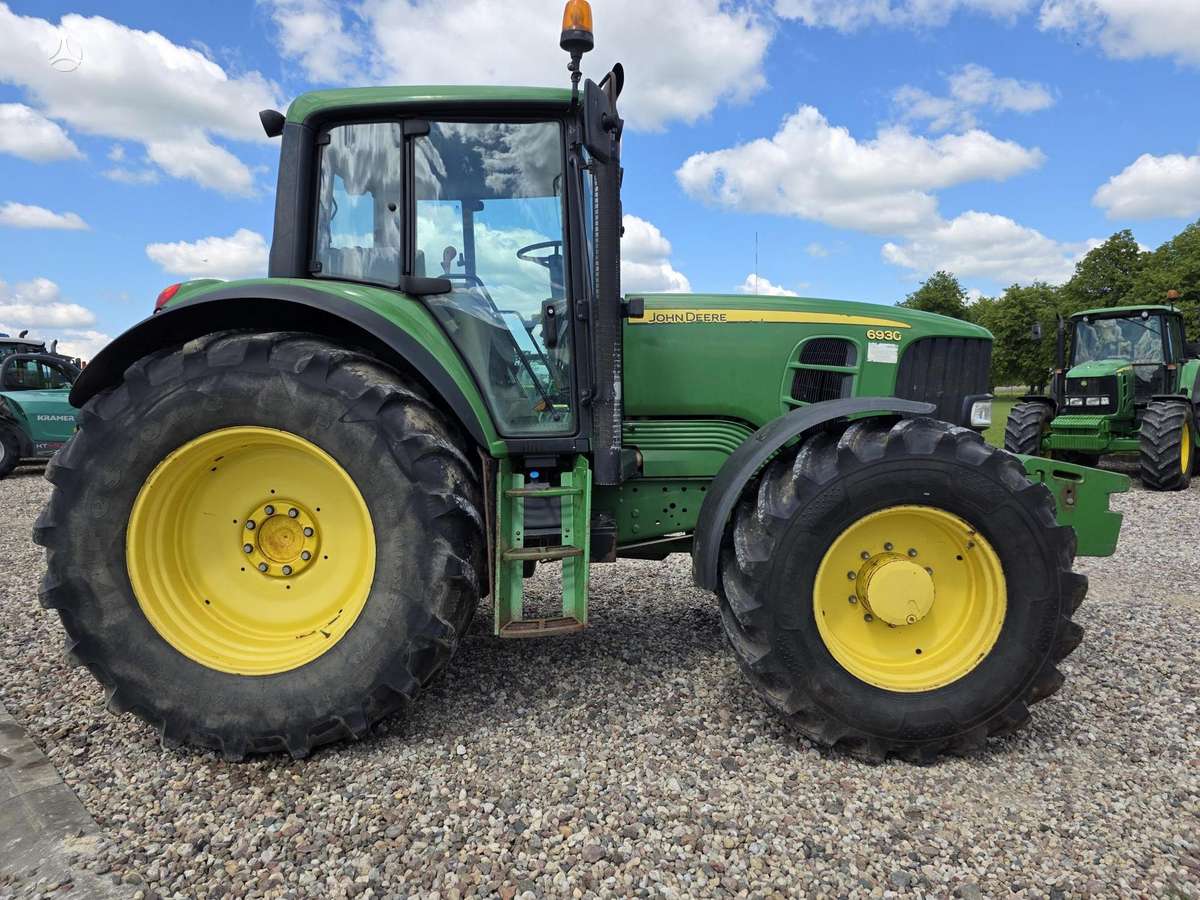 John Deere 6930, tractors