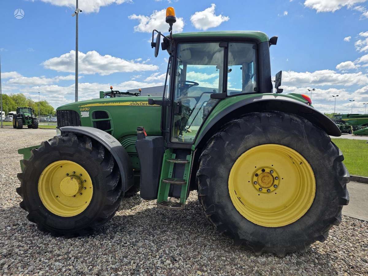 John Deere 6930, tractors