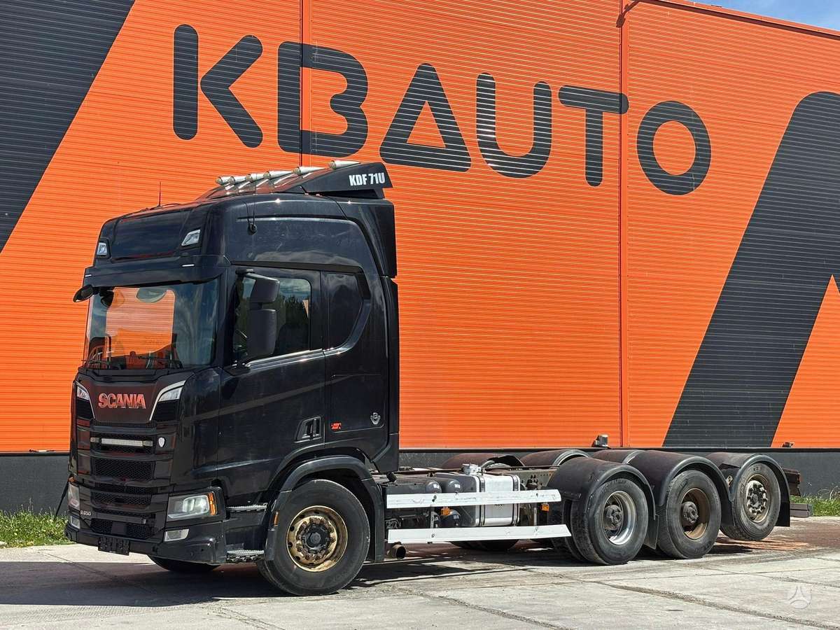 Scania R 650 8x4*4, шасси
