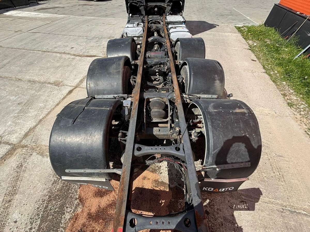 Scania R 650 8x4*4, шасси