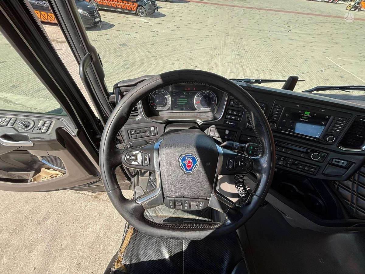 Scania R 650 8x4*4, шасси