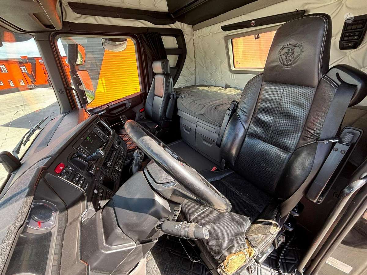 Scania R 650 8x4*4, шасси