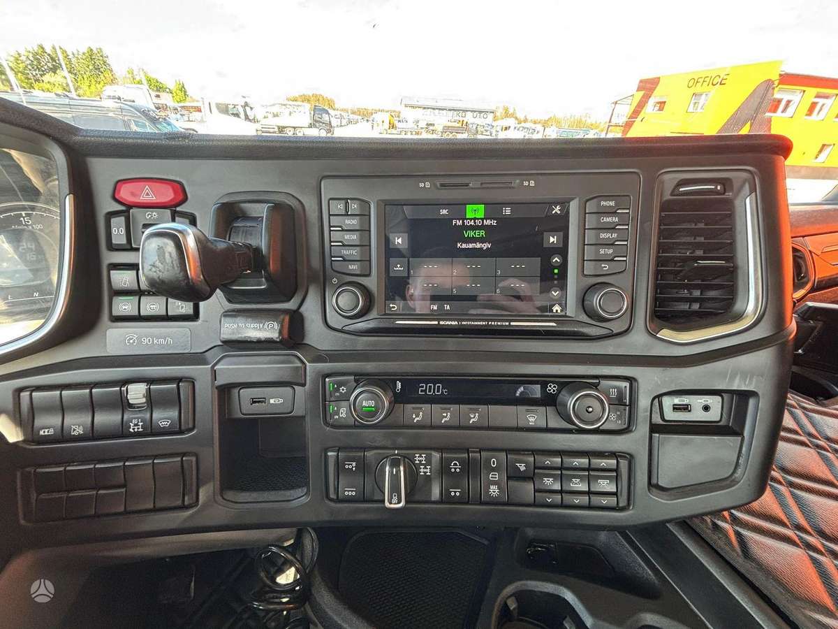 Scania R 650 8x4*4, шасси