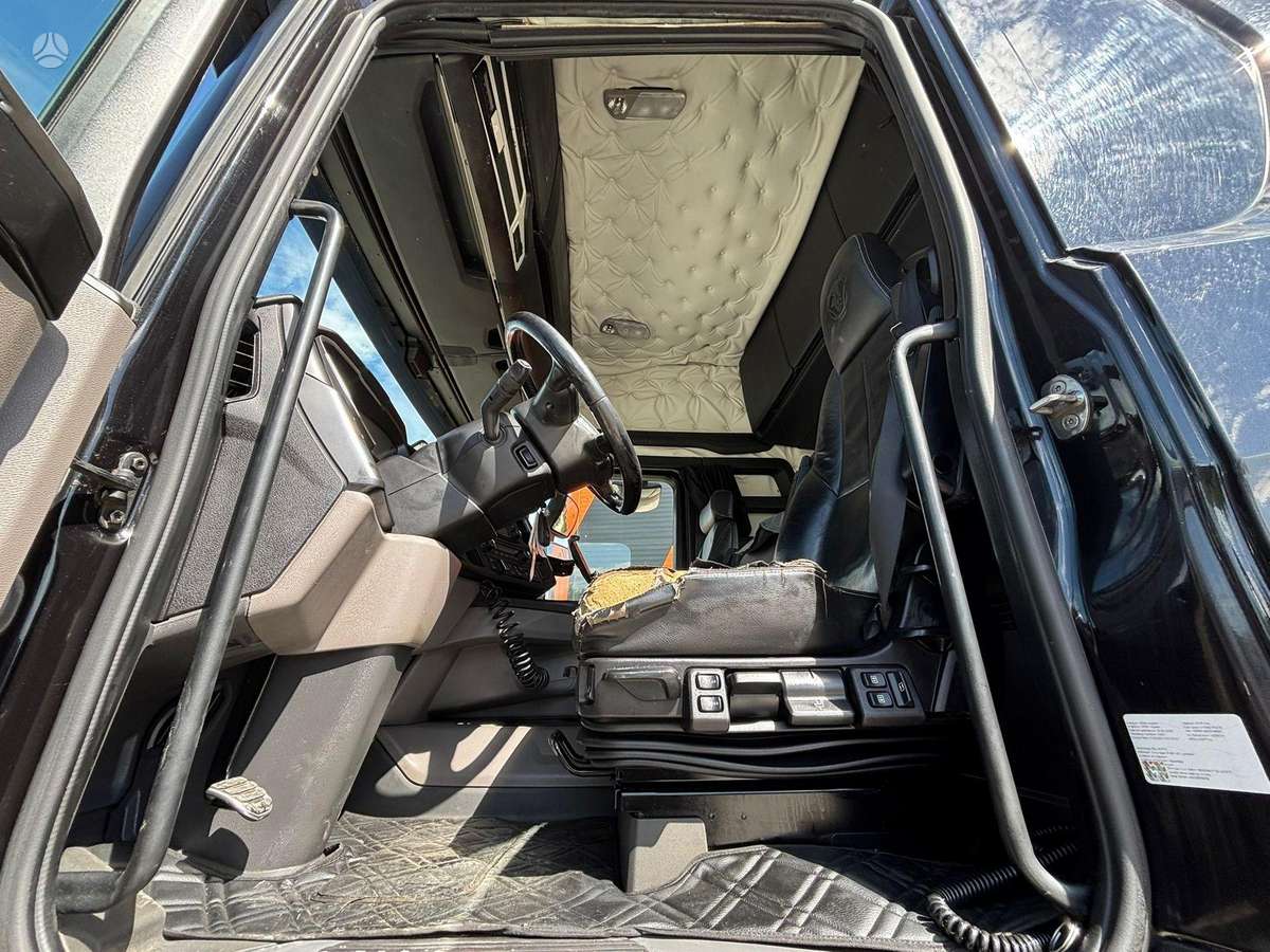 Scania R 650 8x4*4, шасси