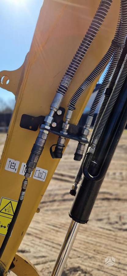 Caterpillar 305, mini excavator